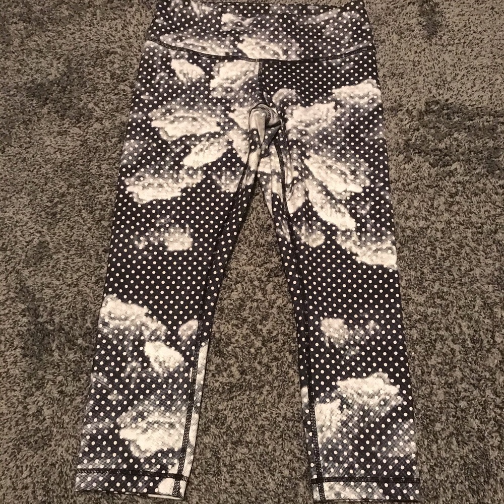 Lululemon Wunder Under Capris